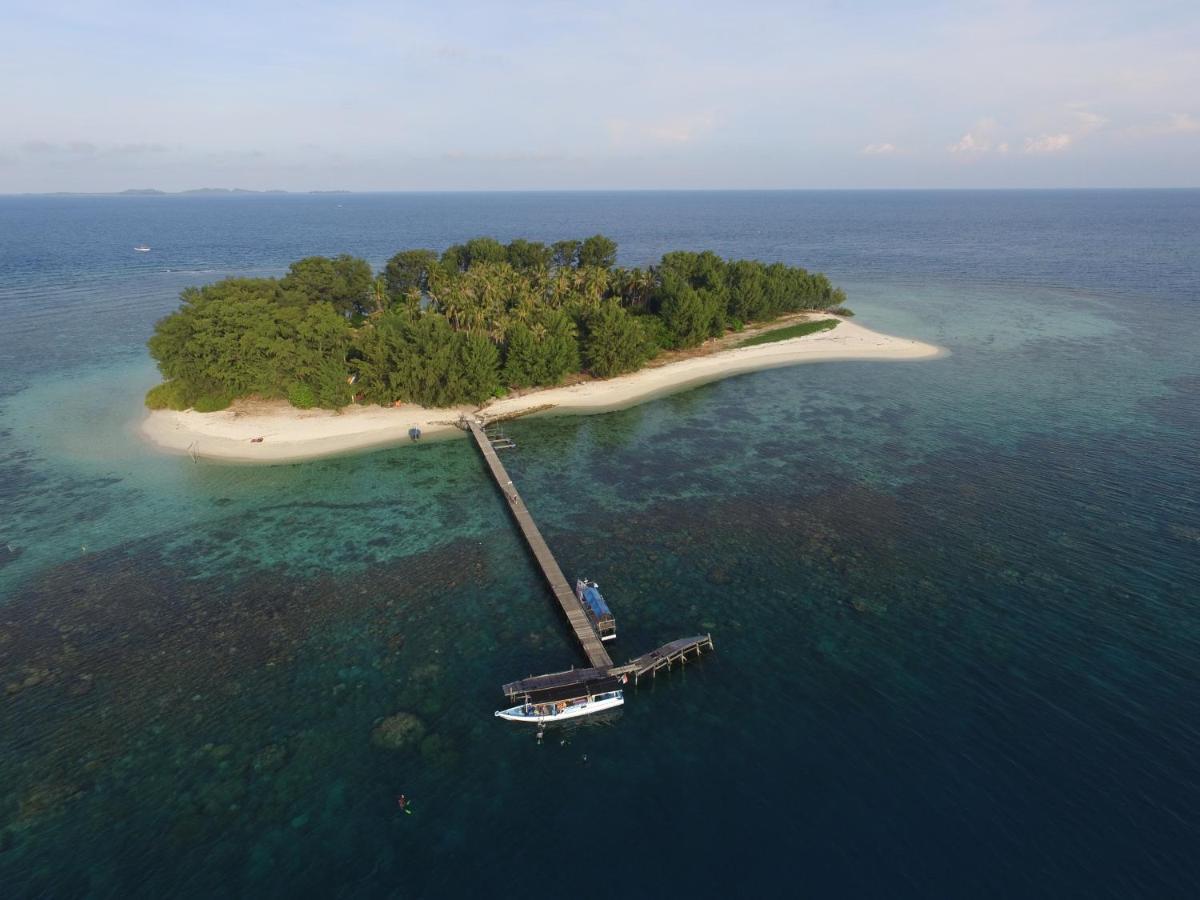 Ayu Hotel Karimunjawa Exterior foto