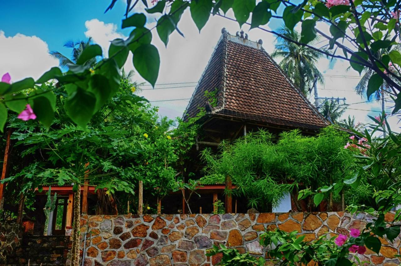 Ayu Hotel Karimunjawa Exterior foto