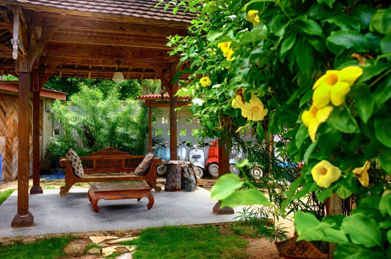 Ayu Hotel Karimunjawa Exterior foto