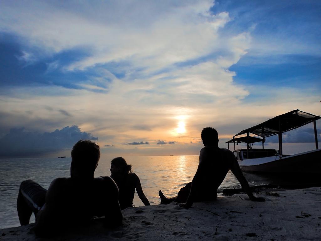 Ayu Hotel Karimunjawa Exterior foto